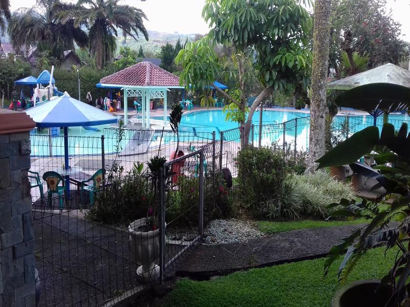 Villa Bukit Danau Lot 12 Cipanas  Eksteriør billede